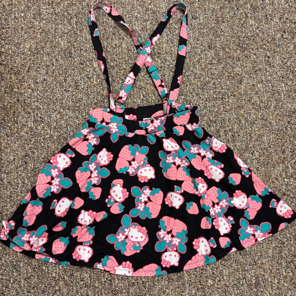 Hello kitty strawberry skirt - Picture 1 of 2